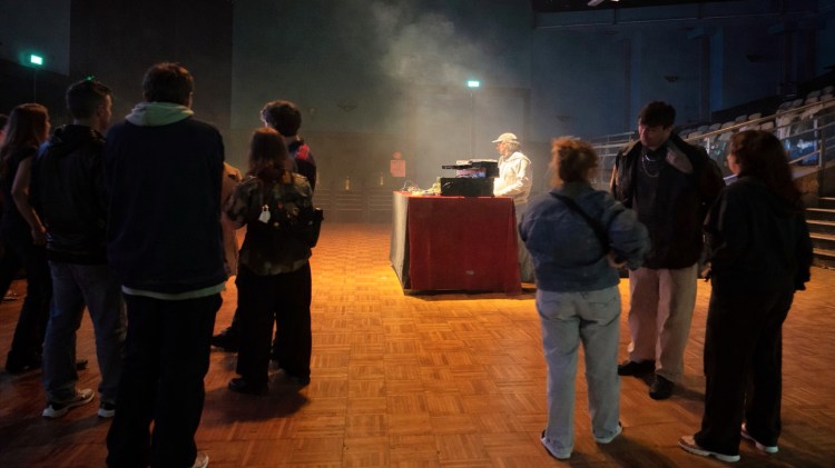 Quand les « musiques du monde » questionnent leurs propres&nbsp;frontières